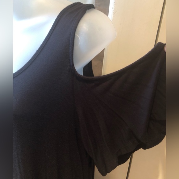 Rue 21 black short sleeve shoulder cut out knee length dress in size medium - Picture 3 of 5